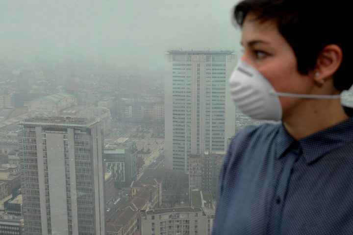 ALLARME SMOG, INQUINAMENTO ARIA, PANORAMICA DI MILANO CON SMOG