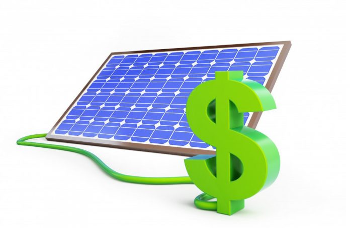 Un pannello solare collegato al simbolo del dollaro